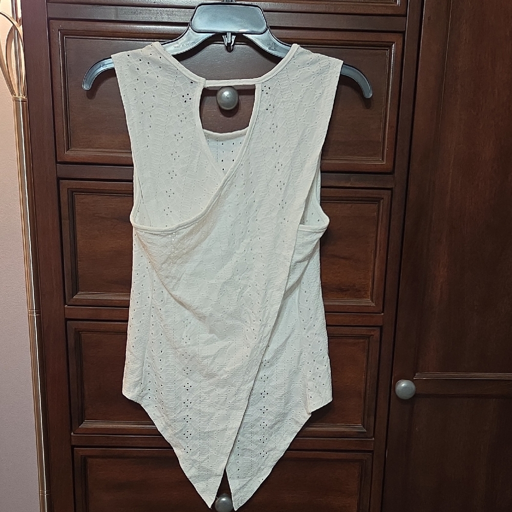SHEIN Cream Sleeveless Eyelet Tank with Asymmetrical Hem Womens S - Picture 2 of 7